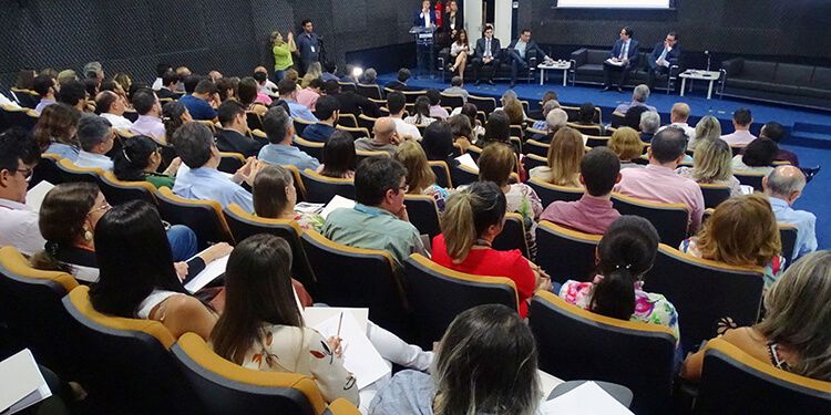 ACFor e Arce recebem agências reguladoras do Brasil para reuniões de Câmaras Técnicas em Fortaleza